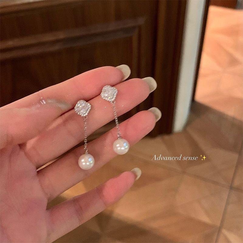 Four-Leaf Flower Pearl Tassel Earrings Fancy Accessible Luxury Dignified Generous Style Square and round Earrings Female Stud Earrings Ear Clip Pair of S925 silver needles
Four-Leaf Flower Pearl Tassel Earrings Fancy Accessible Luxury Dignified Generous Style Square and round Earrings Female Stud Earrings Ear Clip Pair of S925 silver needles