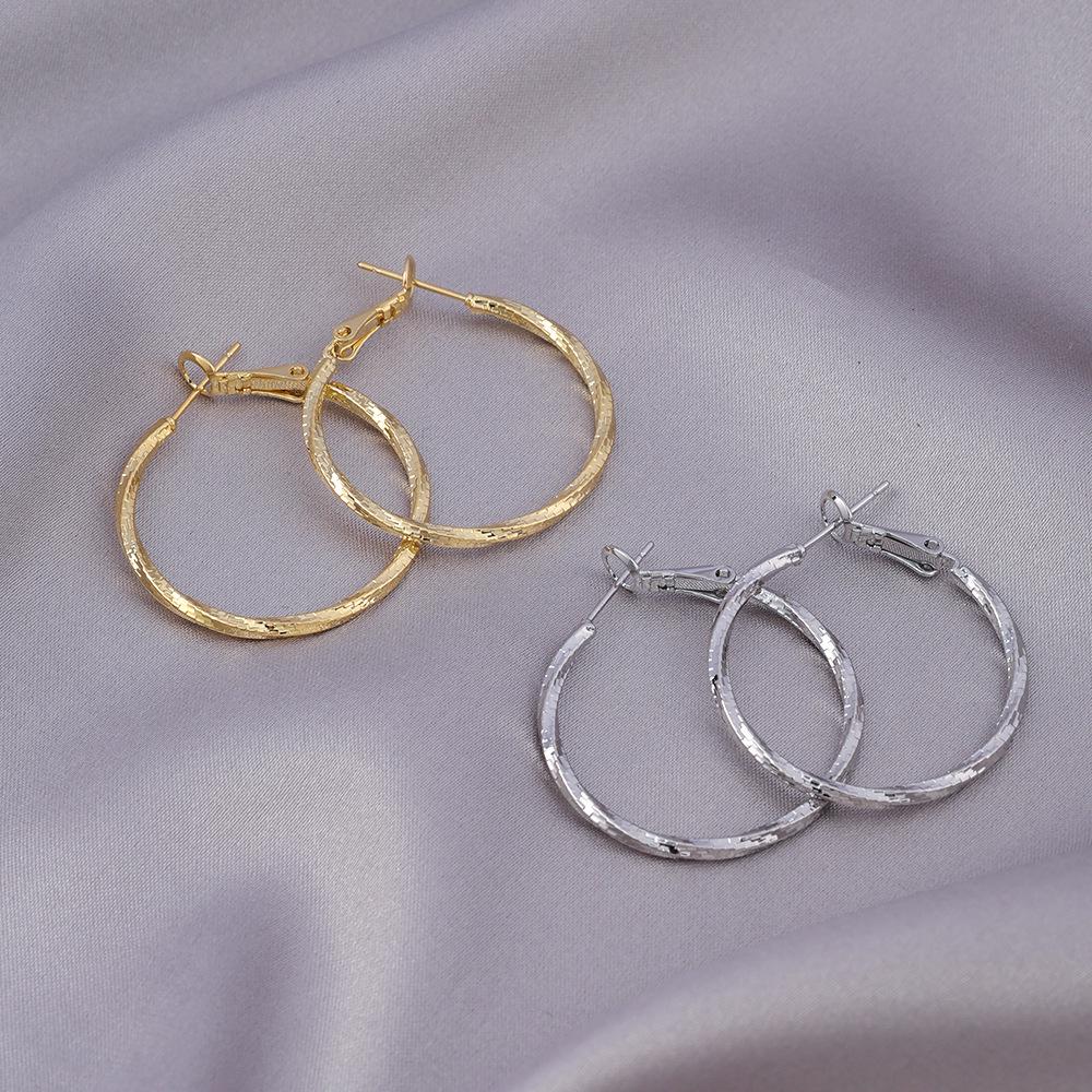 European & American Style Flashy Copper Hoop Earrings: Versatile, Luxurious, and Trendy Silver
European & American Style Flashy Copper Hoop Earrings: Versatile, Luxurious, and Trendy Silver