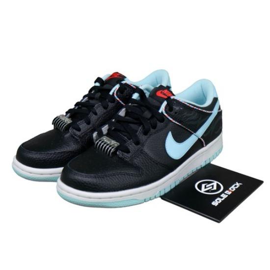 Nike Dunk Low SE Barber Shop Black DN3351-001 EU 35.5 чорний
Nike Dunk Low SE Barber Shop Black DN3351-001 EU 35.5 чорний