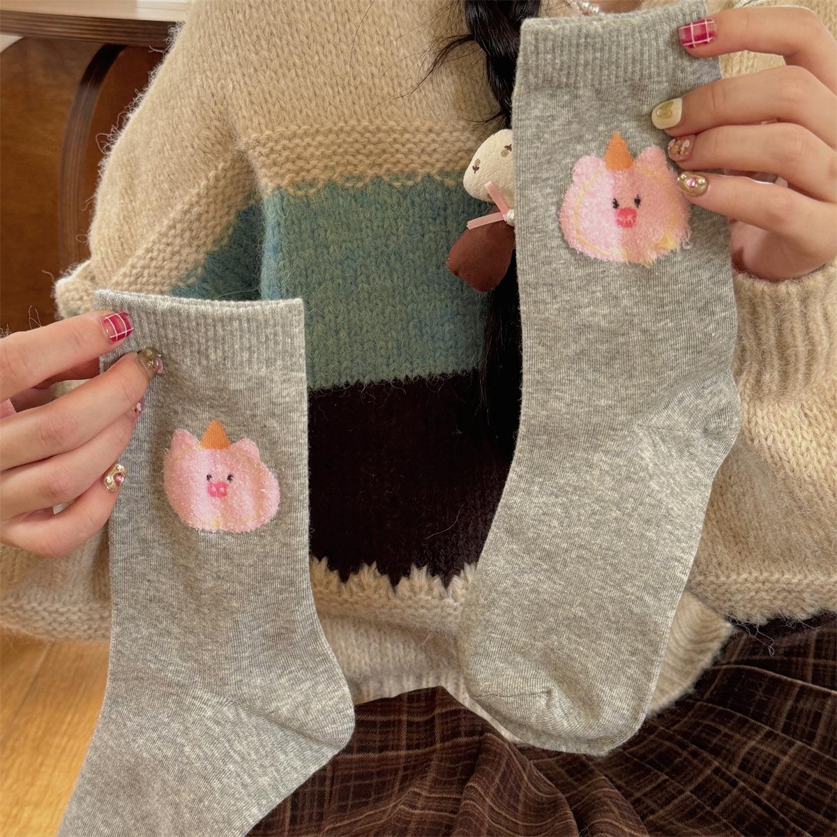 Милые женские носки с рисунком медведя, кролика, японские кавайные носки в корейском стиле, в стиле Харадзюку, ретро, уличная одежда, хлопковые носки средней длины, подарки
Милые женские носки с рисунком медведя, кролика, японские кавайные носки в корейском стиле, в стиле Харадзюку, ретро, уличная одежда, хлопковые носки средней длины, подарки