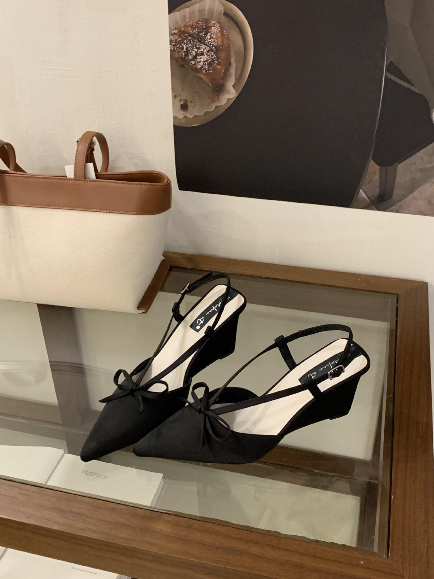 French Bow Pointed Wedge Heel High Heels Summer Empty Sandals 39 чорний
French Bow Pointed Wedge Heel High Heels Summer Empty Sandals 39 чорний