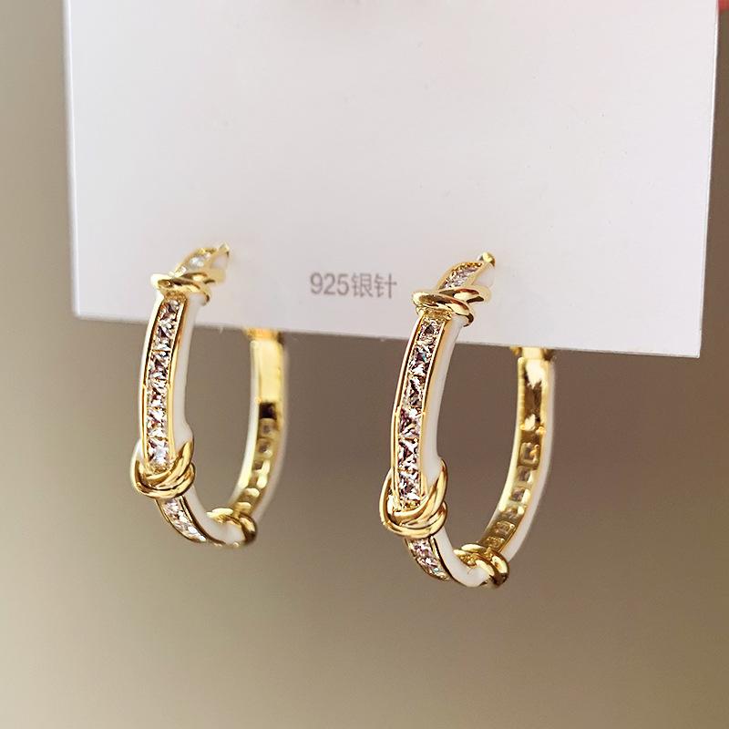 Vintage White Zircon Ear Cuff, Minimalist Chic Versatile Earring, Fashion Retro High-End Women Jewelry
Vintage White Zircon Ear Cuff, Minimalist Chic Versatile Earring, Fashion Retro High-End Women Jewelry
