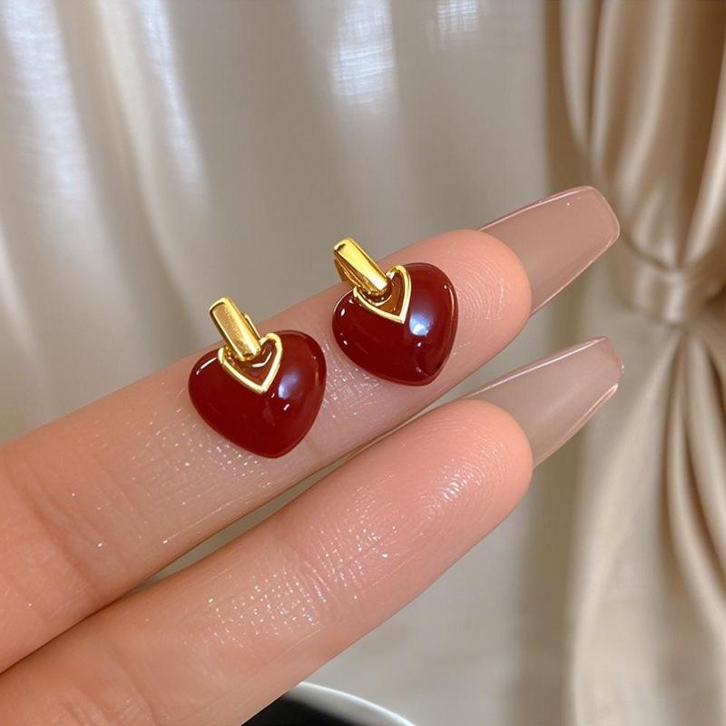 Small Red Color Smooth Heart Stud Earrings for Women Delicate Hyperbole Punk Geometry Party Zircon Gift
Small Red Color Smooth Heart Stud Earrings for Women Delicate Hyperbole Punk Geometry Party Zircon Gift