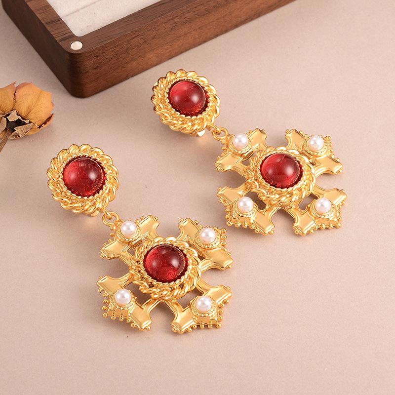 Medieval pearl ear clips, retro cross, court style light luxury, high-end tassel, niche design earrings
Medieval pearl ear clips, retro cross, court style light luxury, high-end tassel, niche design earrings