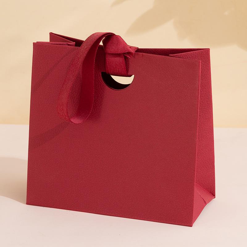12pcs Elegant Paper Gift Bags With Ribbon Handles Premium Wedding Party Favor Packaging Small Boutique Shopping Tote Bags 12pcs&15.5x14.5x7.5cm червоний
12pcs Elegant Paper Gift Bags With Ribbon Handles Premium Wedding Party Favor Packaging Small Boutique Shopping Tote Bags 12pcs&15.5x14.5x7.5cm червоний