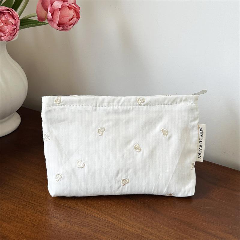 Small Fresh Cosmetic Bag Large-capacity Portable Skin Care Product Storage Bag Travel Liner Bag Makeup Bag Wash Bag S
Small Fresh Cosmetic Bag Large-capacity Portable Skin Care Product Storage Bag Travel Liner Bag Makeup Bag Wash Bag S
