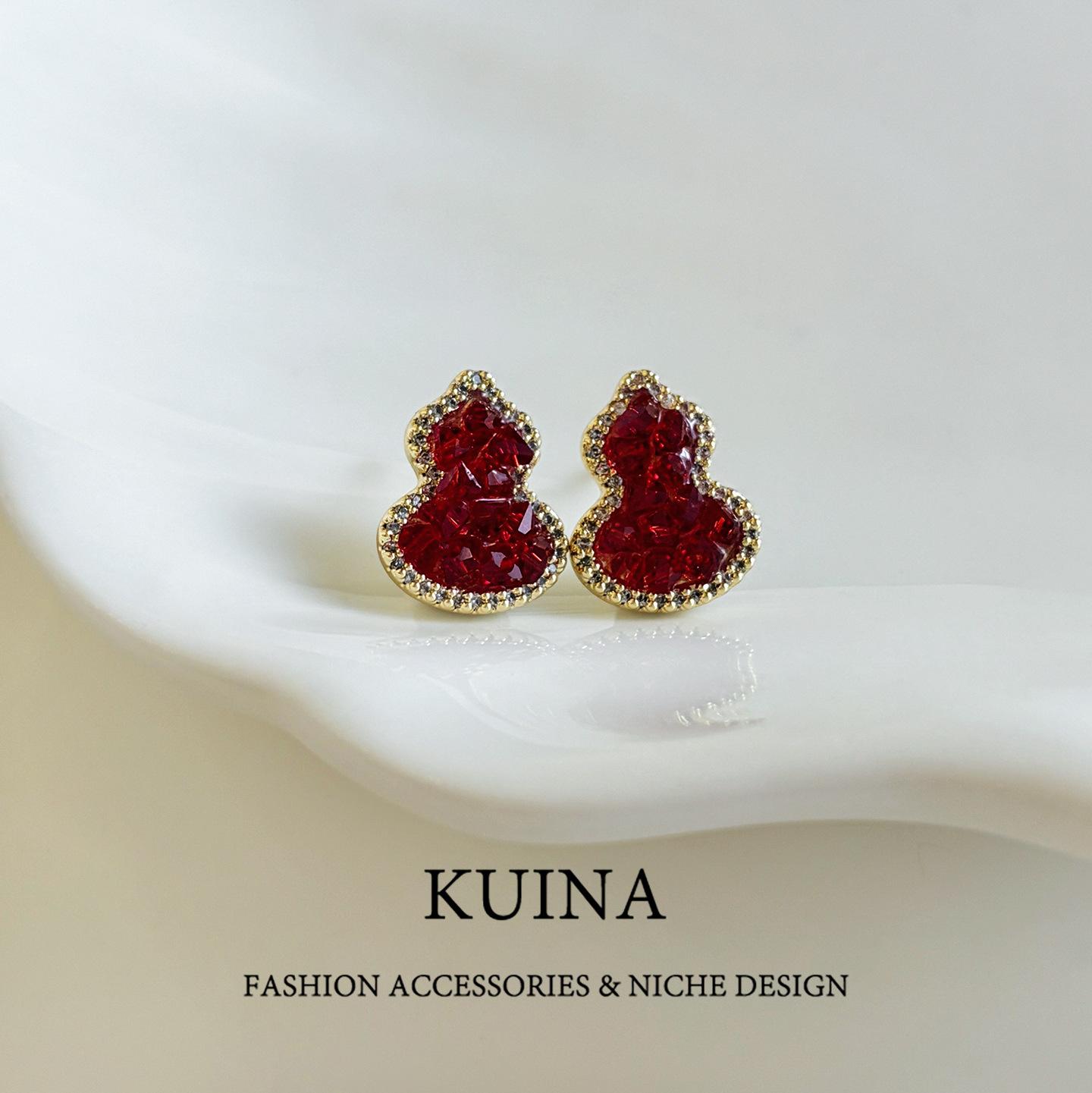 Red crystal gourd stud earrings light luxury metaphysical Wangcai sterling silver needle earrings New Year s ear jewelry
Red crystal gourd stud earrings light luxury metaphysical Wangcai sterling silver needle earrings New Year s ear jewelry