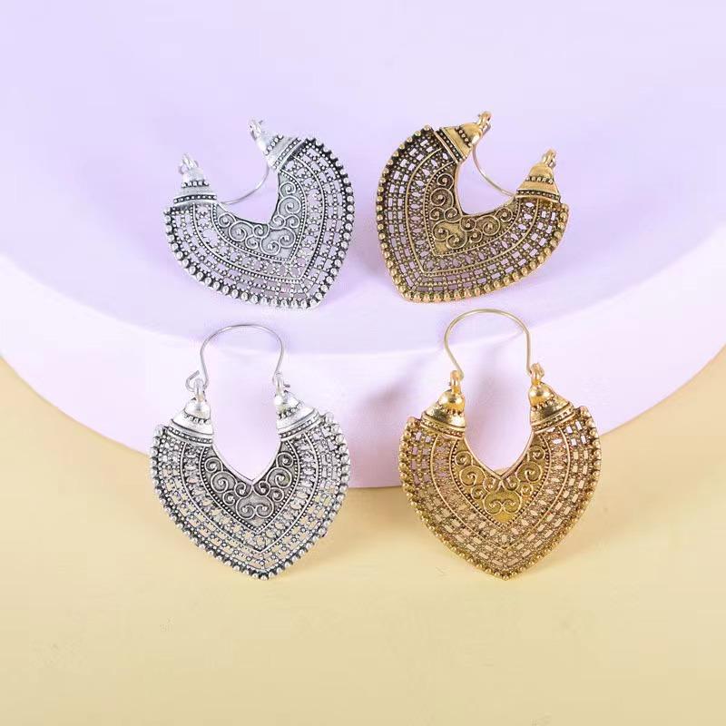 Vintage Ethnic Style Hollow Heart Earrings Fashionable Gypsy Micro Carved U-shaped Earrings Womens Jewelry Dangle Earring Gifts серебряный
Vintage Ethnic Style Hollow Heart Earrings Fashionable Gypsy Micro Carved U-shaped Earrings Womens Jewelry Dangle Earring Gifts серебряный
