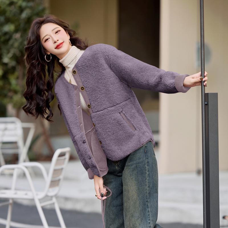 Women s Korean Style Lamb Wool Coat: Autumn/Winter Loose Fit, Round Neck with Bag - YB3351. L (110-125 jin)
Women s Korean Style Lamb Wool Coat: Autumn/Winter Loose Fit, Round Neck with Bag - YB3351. L (110-125 jin)