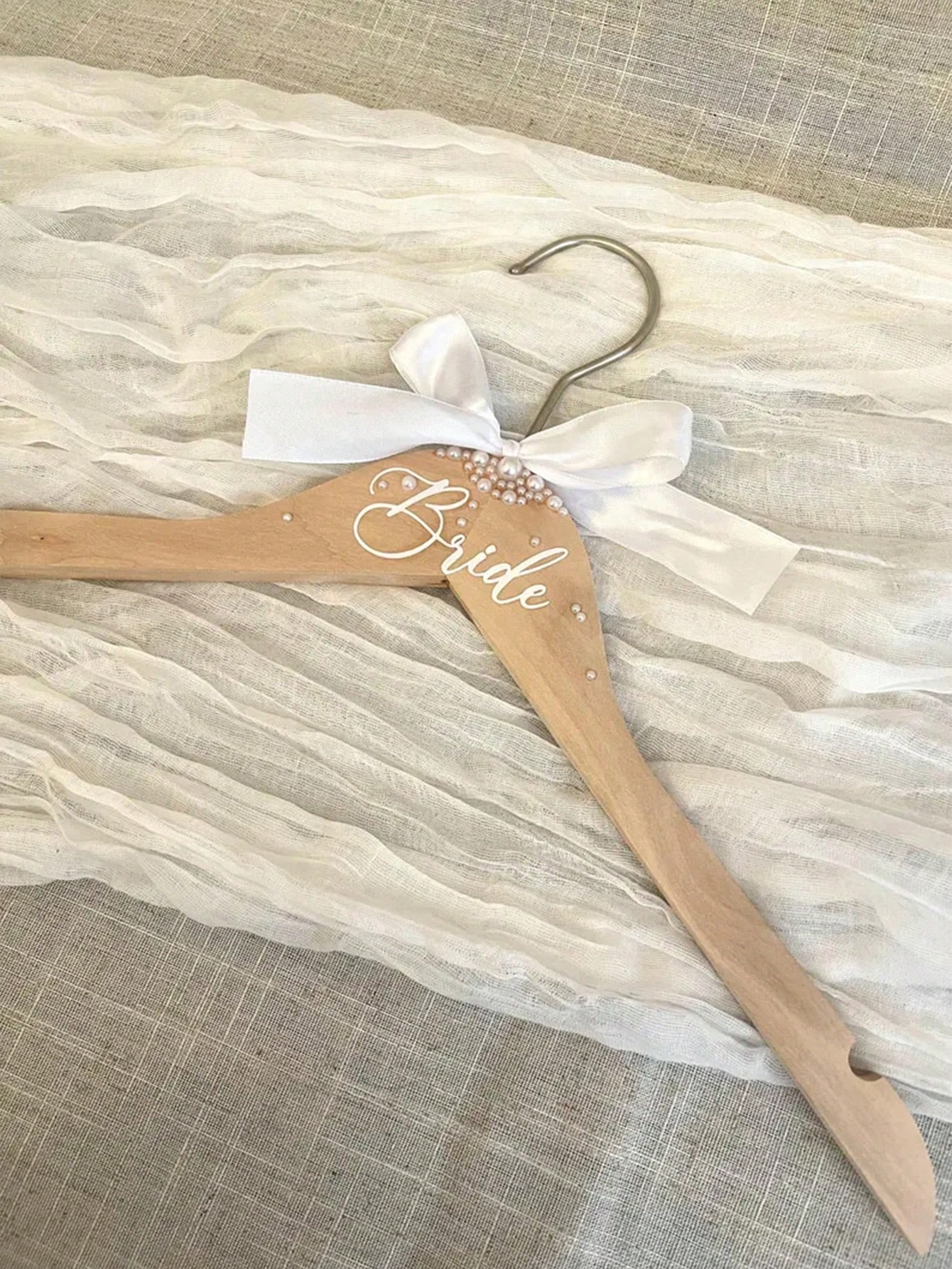 Wooden Bride Hanger Faux Pearl Elegant Wedding Decor Ideal Gift Clothes Hanger With Ribbon For Wedding Dresses Suits Wedding
Wooden Bride Hanger Faux Pearl Elegant Wedding Decor Ideal Gift Clothes Hanger With Ribbon For Wedding Dresses Suits Wedding