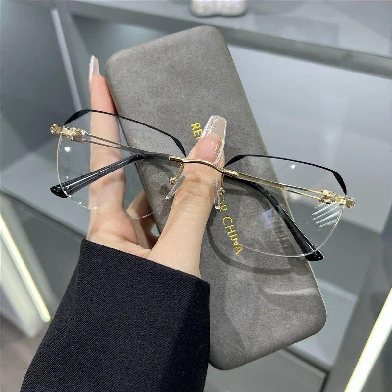 Ultra-light reading glasses middle-aged and elderly high-end temperament fashion anti-blue reading glasses reading glasses presbyopia 400 degrees золотий
Ultra-light reading glasses middle-aged and elderly high-end temperament fashion anti-blue reading glasses reading glasses presbyopia 400 degrees золотий