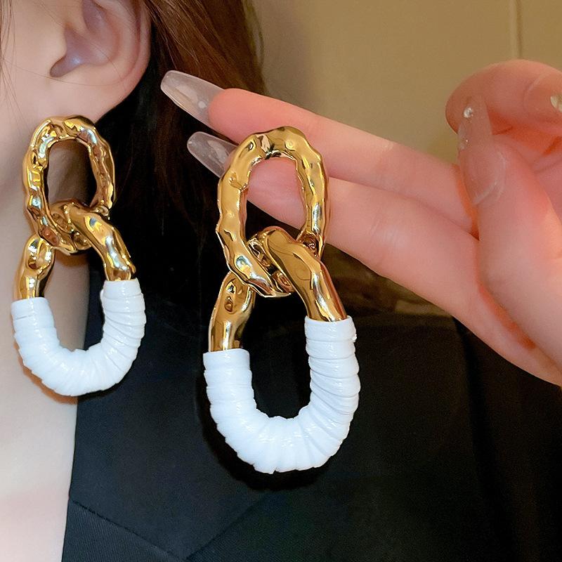 Oval twist pleated fringed earrings niche design earrings fashion simple versatile earrings women
Oval twist pleated fringed earrings niche design earrings fashion simple versatile earrings women