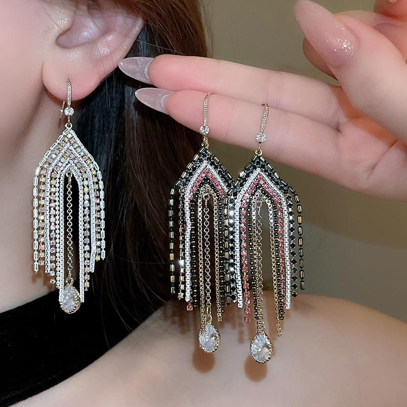 Triangular arrow water drop fringed earrings women s niche exaggerated temperament ear hook fashion design sense earrings
Triangular arrow water drop fringed earrings women s niche exaggerated temperament ear hook fashion design sense earrings