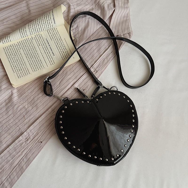 Trend Love Heart Commuter Bag Female Niche Hot Girl Retro Rivet Design One-shoulder Cross-body
Trend Love Heart Commuter Bag Female Niche Hot Girl Retro Rivet Design One-shoulder Cross-body