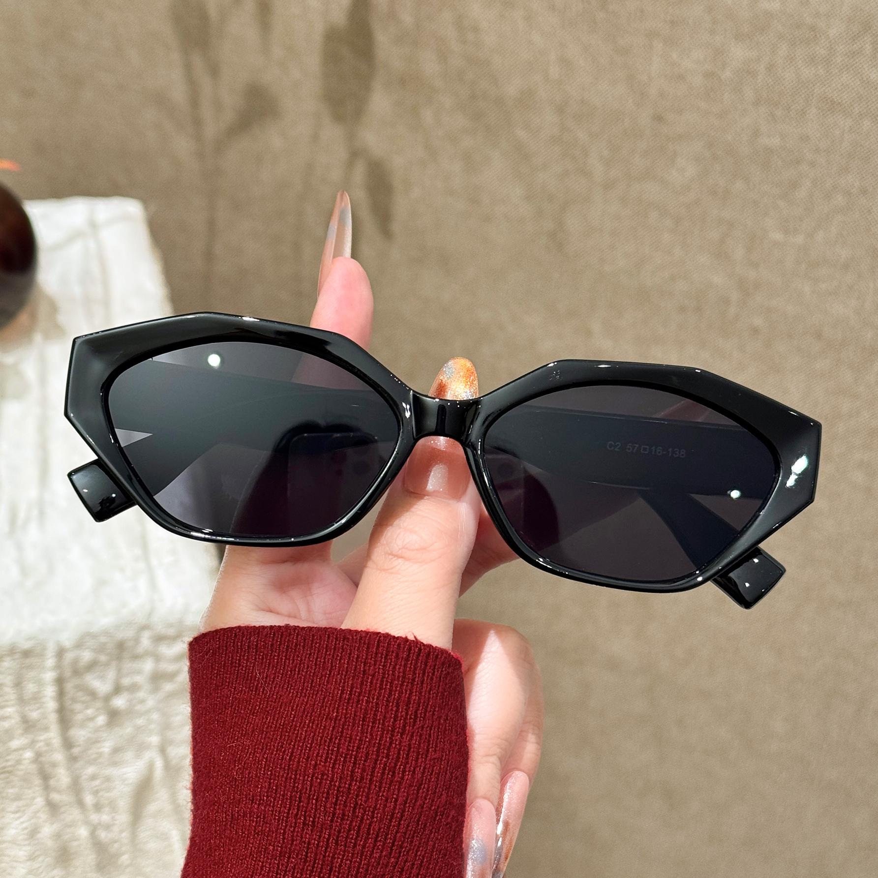 1Pc Unisex Simple Oval Frame Stylish Glasses Suitable for Daily Wear, Photography, and Driving
1Pc Unisex Simple Oval Frame Stylish Glasses Suitable for Daily Wear, Photography, and Driving