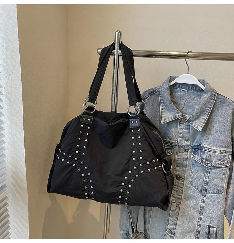 Casual Large Capacity Nyl Tote Riveted Shoulder Bag Women s Designer Hobo Handbags High Street Tooling Underarm Clutch Purses 43x17x30cm чёрный
Casual Large Capacity Nyl Tote Riveted Shoulder Bag Women s Designer Hobo Handbags High Street Tooling Underarm Clutch Purses 43x17x30cm чёрный