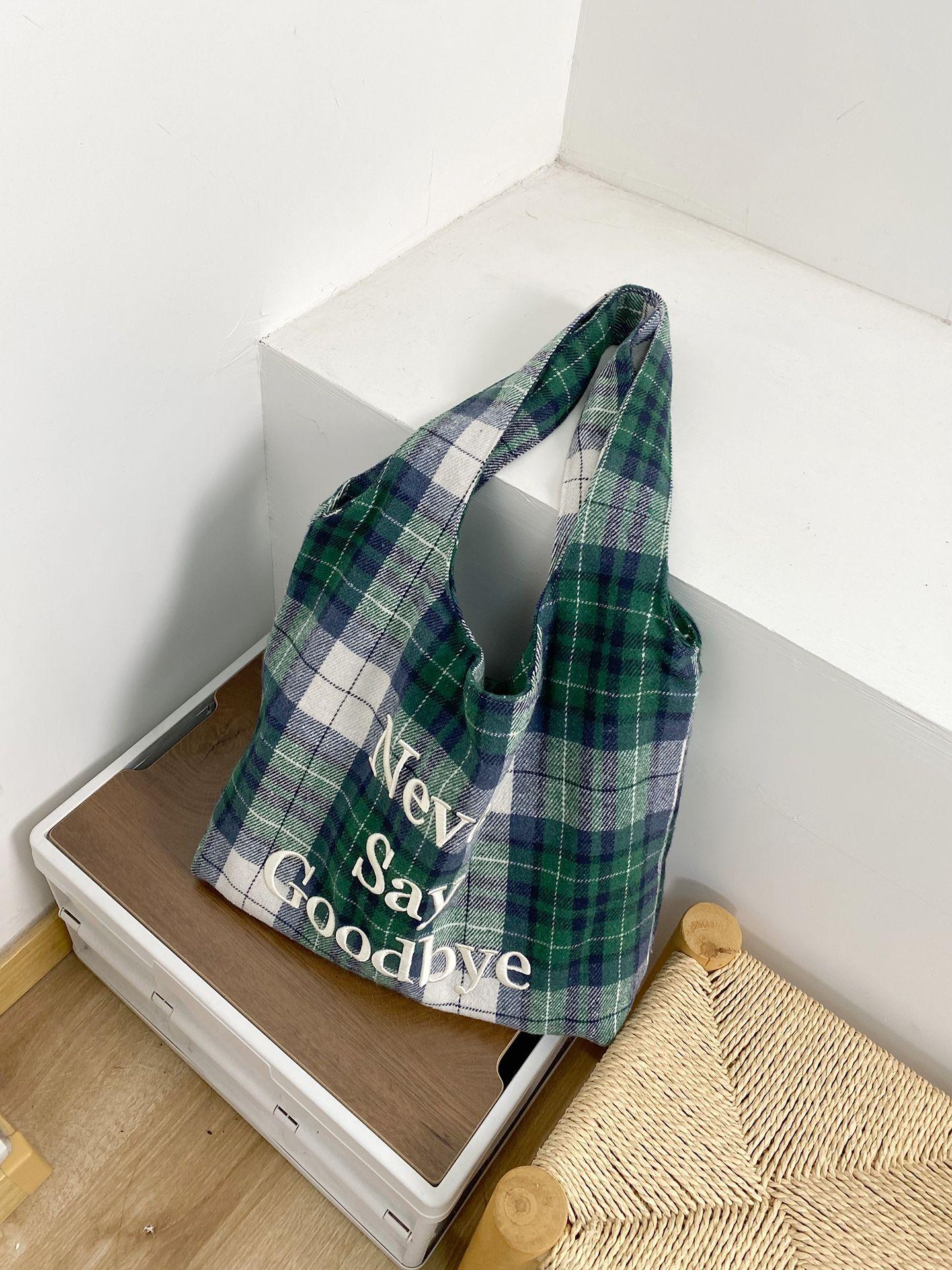 Autumn Retro Plaid Woolen Shoulder Bags for Women Embroidery Letter Ladies Casual Tote College Style High Capacity Girls Handbag
Autumn Retro Plaid Woolen Shoulder Bags for Women Embroidery Letter Ladies Casual Tote College Style High Capacity Girls Handbag
