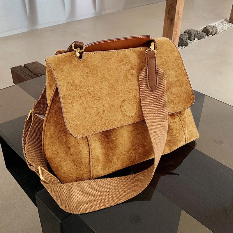 British Style Vintage Large Capacity Messenger Shoulder Crossbody Bag Women Commuter Premium Fall Winter 2026 коричневий
British Style Vintage Large Capacity Messenger Shoulder Crossbody Bag Women Commuter Premium Fall Winter 2026 коричневий