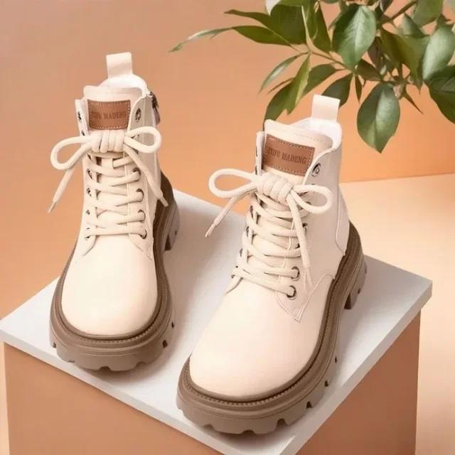 Новые женские ботильоны из мягкой кожи, противоскользящие короткие ботинки на толстой подошве, зимние ботинки на шнуровке, удобные ботинки на платформе, модные ботинки 40
Новые женские ботильоны из мягкой кожи, противоскользящие короткие ботинки на толстой подошве, зимние ботинки на шнуровке, удобные ботинки на платформе, модные ботинки 40
