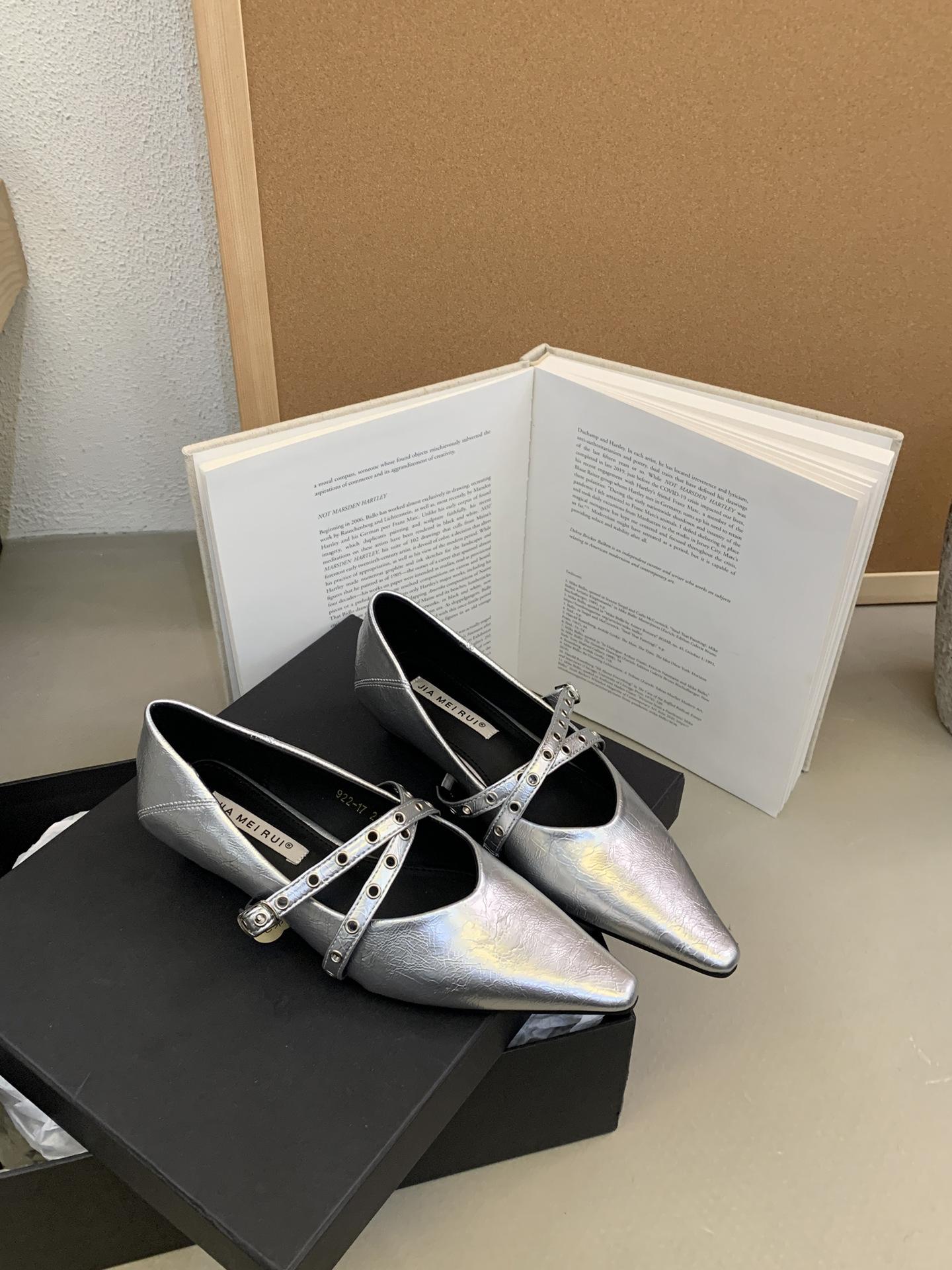 922-17~ Wedge heel French pointed head silver Mary Jane single shoes women s shoes new in autumn 2025 39 срібний
922-17~ Wedge heel French pointed head silver Mary Jane single shoes women s shoes new in autumn 2025 39 срібний
