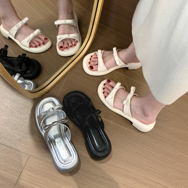 Coarse heel French silver slippers women s shoes wear 2024 new summer with skirt temperament small fresh sandals 35 чёрный
Coarse heel French silver slippers women s shoes wear 2024 new summer with skirt temperament small fresh sandals 35 чёрный