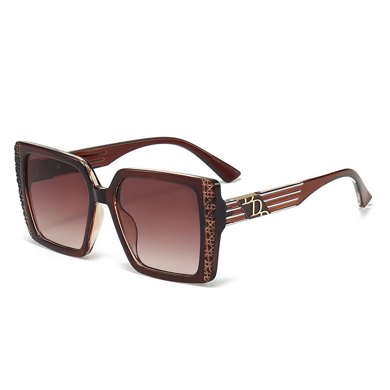 New Fashion D-shaped Square Frame Sunglasses For Women Hollow Temples Personalized Design UV Protection
New Fashion D-shaped Square Frame Sunglasses For Women Hollow Temples Personalized Design UV Protection