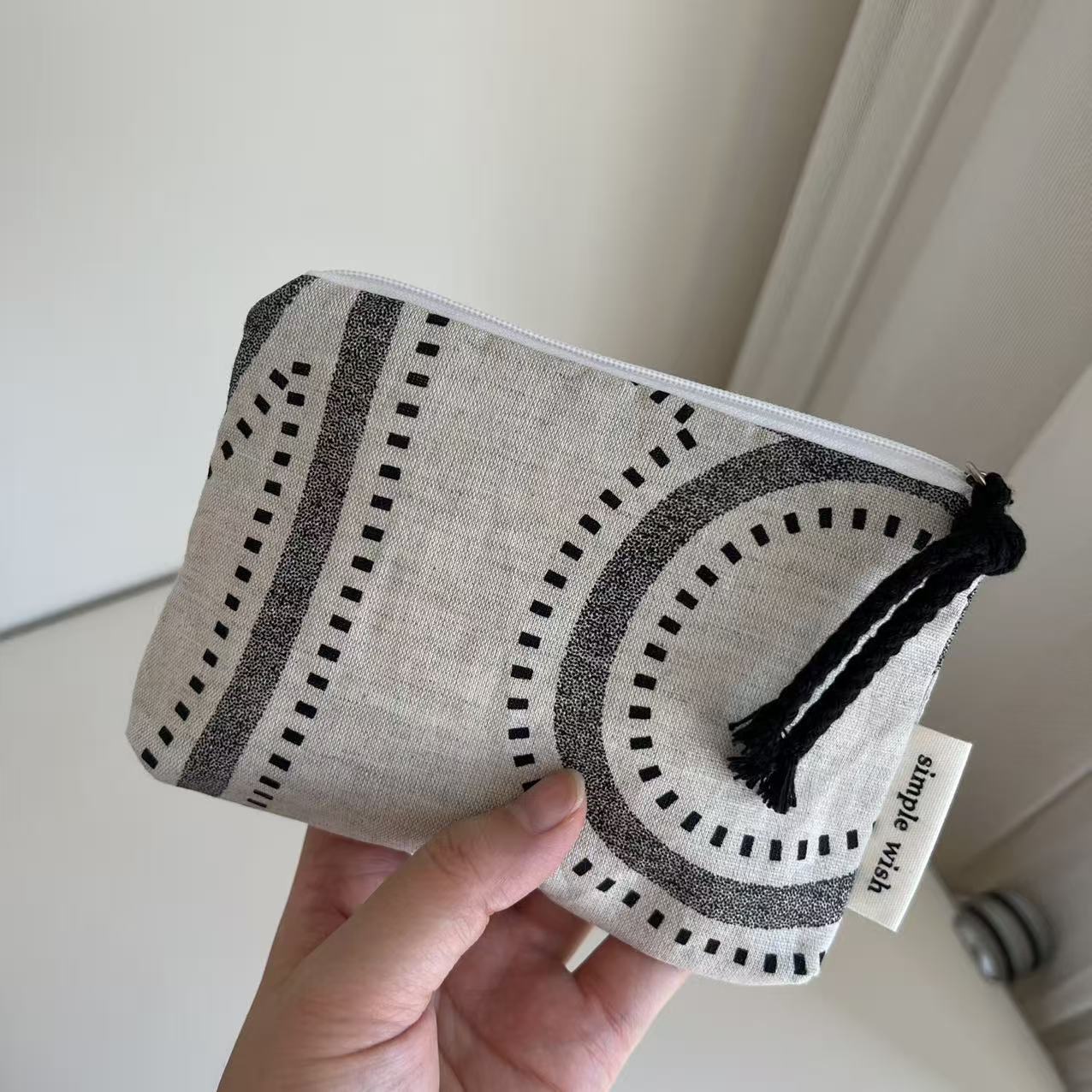 New Exquisite Vintage Niche Denim Canvas Coin Purse Mini Zipper Small Bags Lipstick Earphone Storage Bags for Women s Daily Use
New Exquisite Vintage Niche Denim Canvas Coin Purse Mini Zipper Small Bags Lipstick Earphone Storage Bags for Women s Daily Use