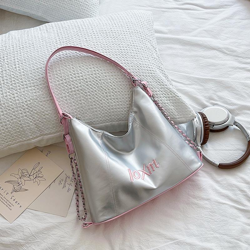 Personalized class backpack fashionable simple women s shoulder bag 2024 autumn new casual commuter women tote bag срібний
Personalized class backpack fashionable simple women s shoulder bag 2024 autumn new casual commuter women tote bag срібний