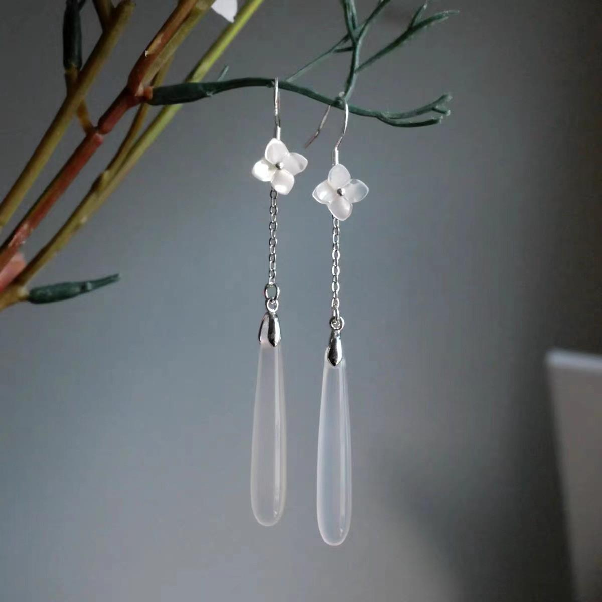 Retro Chinese Butterfly Flower Water Drop Earrings for Women
Retro Chinese Butterfly Flower Water Drop Earrings for Women