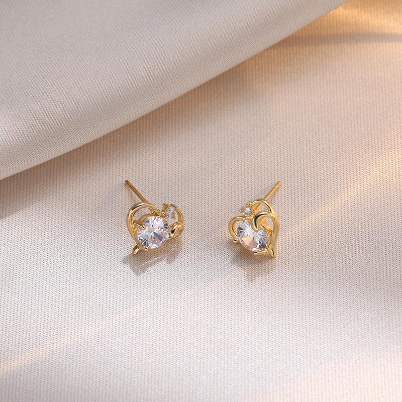 Japanese & Korean Style Zircon Heart Stud Earrings for Women - Simple, High-Quality Sparkling Summer Jewelry
Japanese & Korean Style Zircon Heart Stud Earrings for Women - Simple, High-Quality Sparkling Summer Jewelry