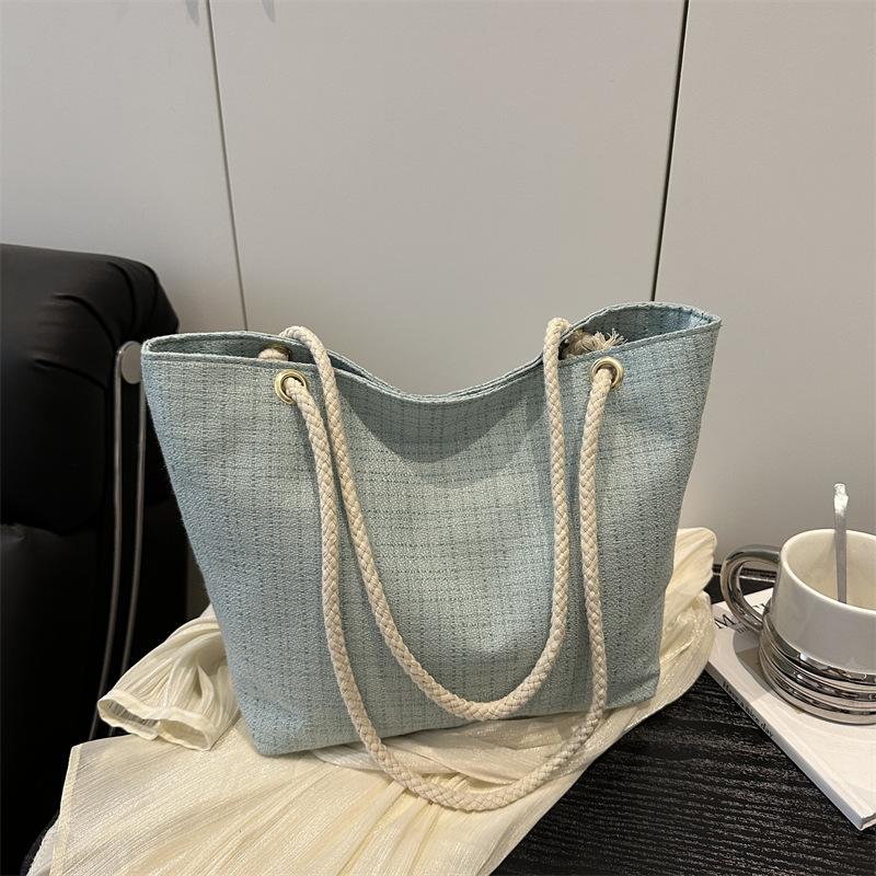 Popular woolen bag women s bag 2025 new plaid high-end niche messenger bag fashion handbag tote bag синий
Popular woolen bag women s bag 2025 new plaid high-end niche messenger bag fashion handbag tote bag синий