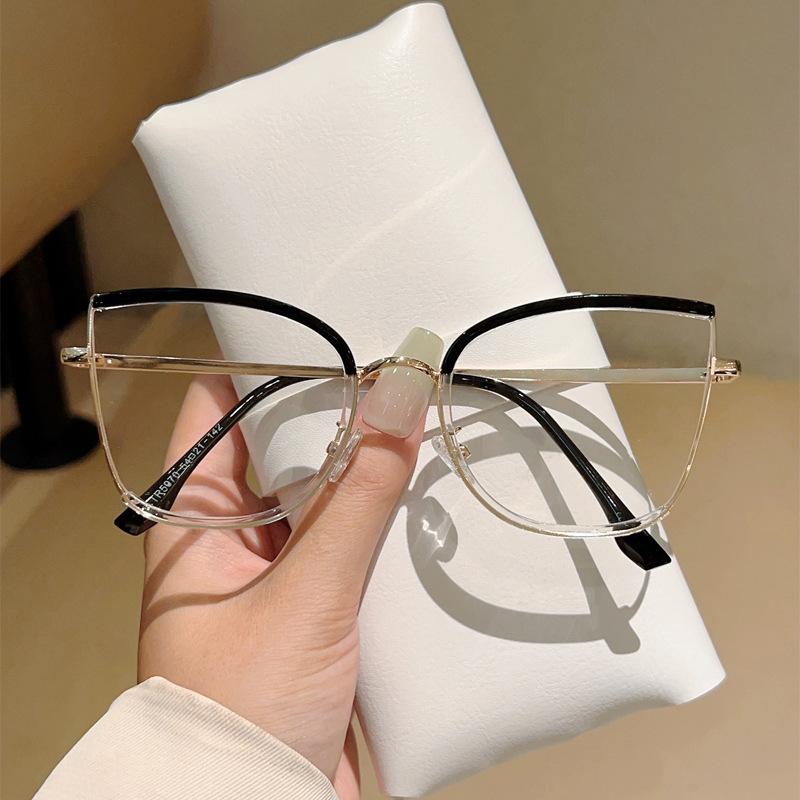 New fashionable large frame anti blue light glasses for women ultra light metal flat lenses simple goggles
New fashionable large frame anti blue light glasses for women ultra light metal flat lenses simple goggles