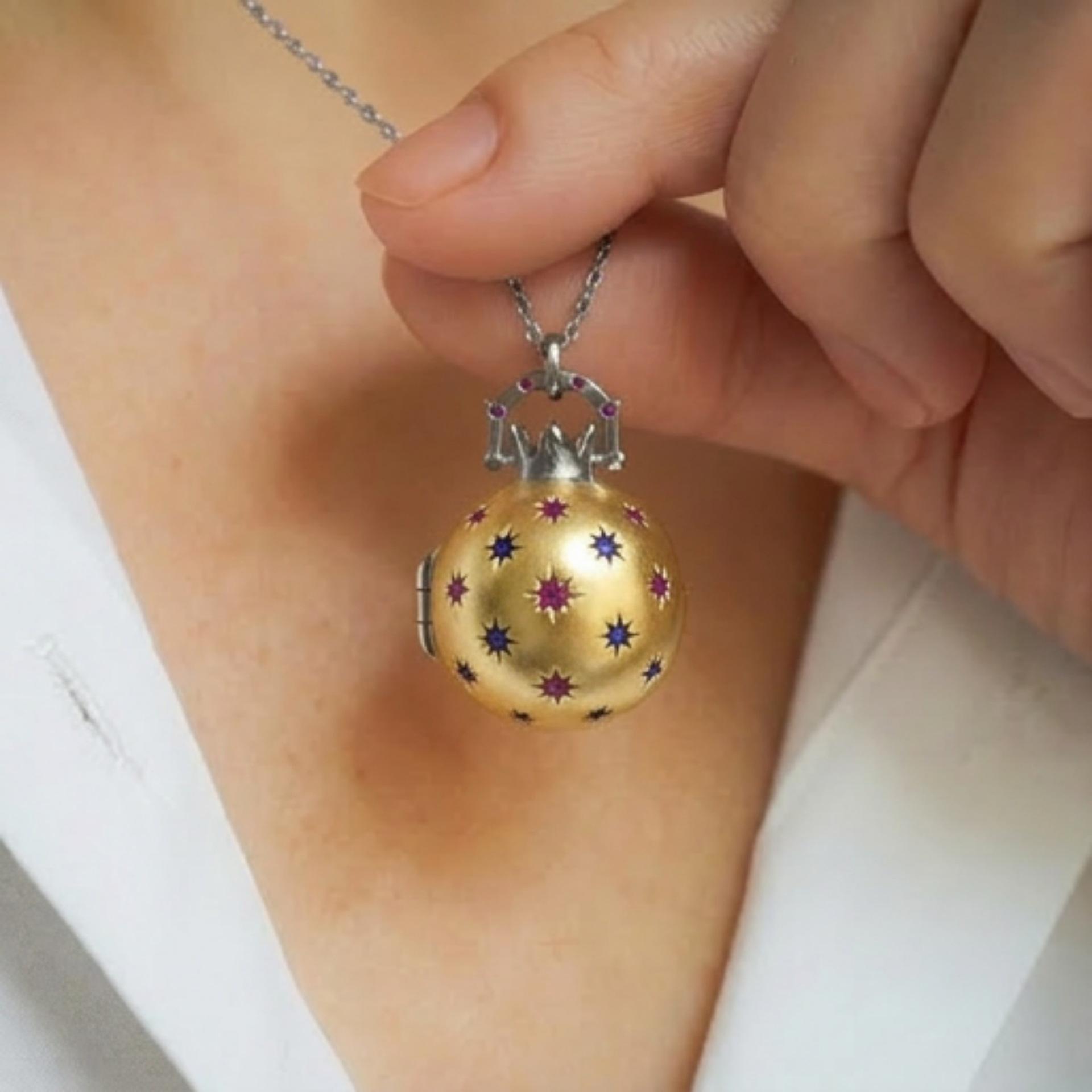 Retro Pomegranate Can Be Opened And Closed Pendant Shape Personalized Star Copper Color Retention Electroplating Necklace Gift
Retro Pomegranate Can Be Opened And Closed Pendant Shape Personalized Star Copper Color Retention Electroplating Necklace Gift
