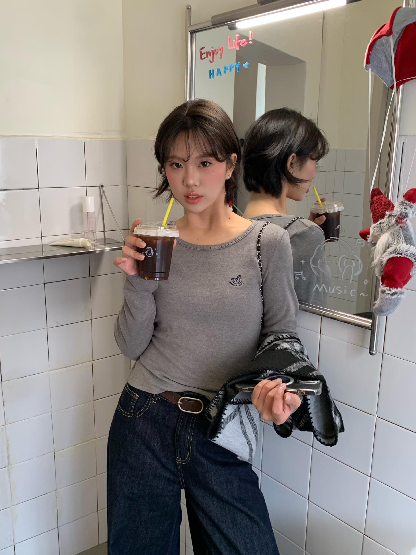Korean Rainbow Horse Embroidery Round Neck Loose Long Sleeve Women s T-Shirt One Size сірий колір
Korean Rainbow Horse Embroidery Round Neck Loose Long Sleeve Women s T-Shirt One Size сірий колір