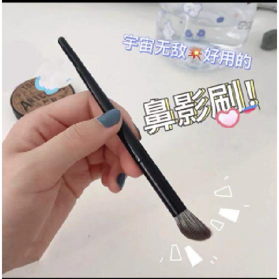 Пензель для контурування носа півмісяцевої форми зі скошеною головкою, пензель для тіней на ніс півпарасолькової форми, пензель для рум ян, хайлайтера, змішування Nasal Shadow Brush105 Oth
Пензель для контурування носа півмісяцевої форми зі скошеною головкою, пензель для тіней на ніс півпарасолькової форми, пензель для рум ян, хайлайтера, змішування Nasal Shadow Brush105 Oth