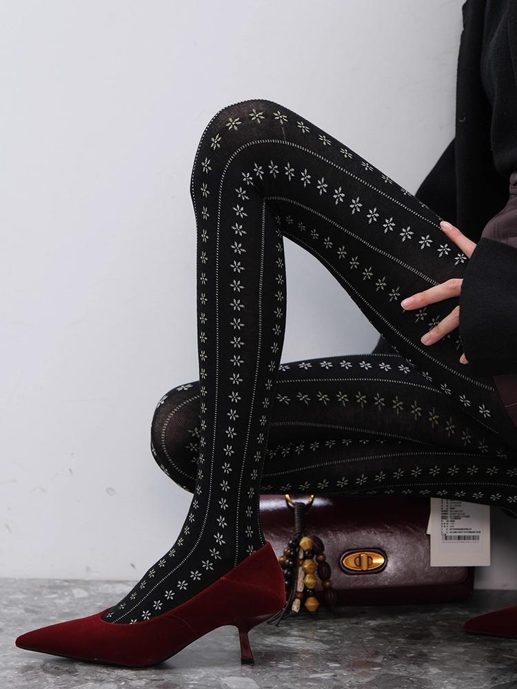 Fashion Showpiece Floral Vertical Stripe Tights Women Pantyhose Flat-Knit Ribbed Tights Underwear Leggings Sweet Stocking One Size
Fashion Showpiece Floral Vertical Stripe Tights Women Pantyhose Flat-Knit Ribbed Tights Underwear Leggings Sweet Stocking One Size