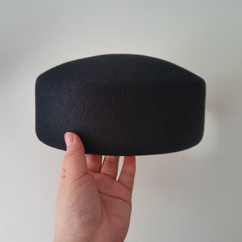 Ladies Elegant Fashion 100% Wool Hard Top Fedora Hats Winter Warm Felt Berets Hat Women Fascinator Wedding Dinner Pillbox Cap 56-58cm чёрный
Ladies Elegant Fashion 100% Wool Hard Top Fedora Hats Winter Warm Felt Berets Hat Women Fascinator Wedding Dinner Pillbox Cap 56-58cm чёрный