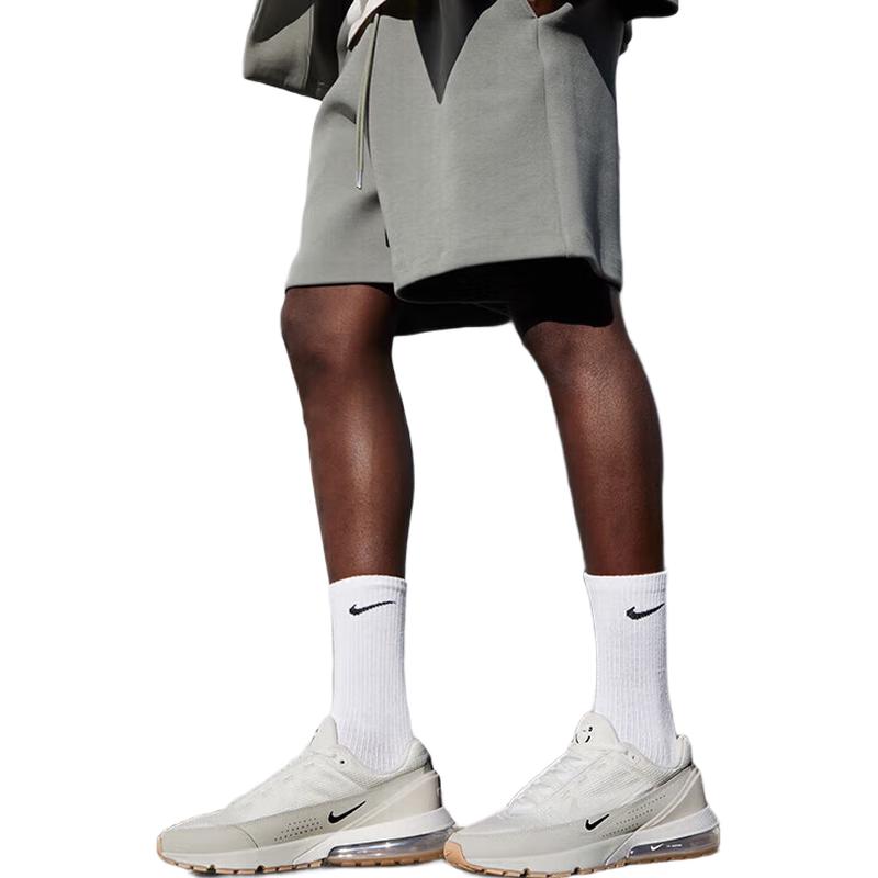 Nike Men s Lifestyle & Athletic Sneakers 42.5
Nike Men s Lifestyle & Athletic Sneakers 42.5