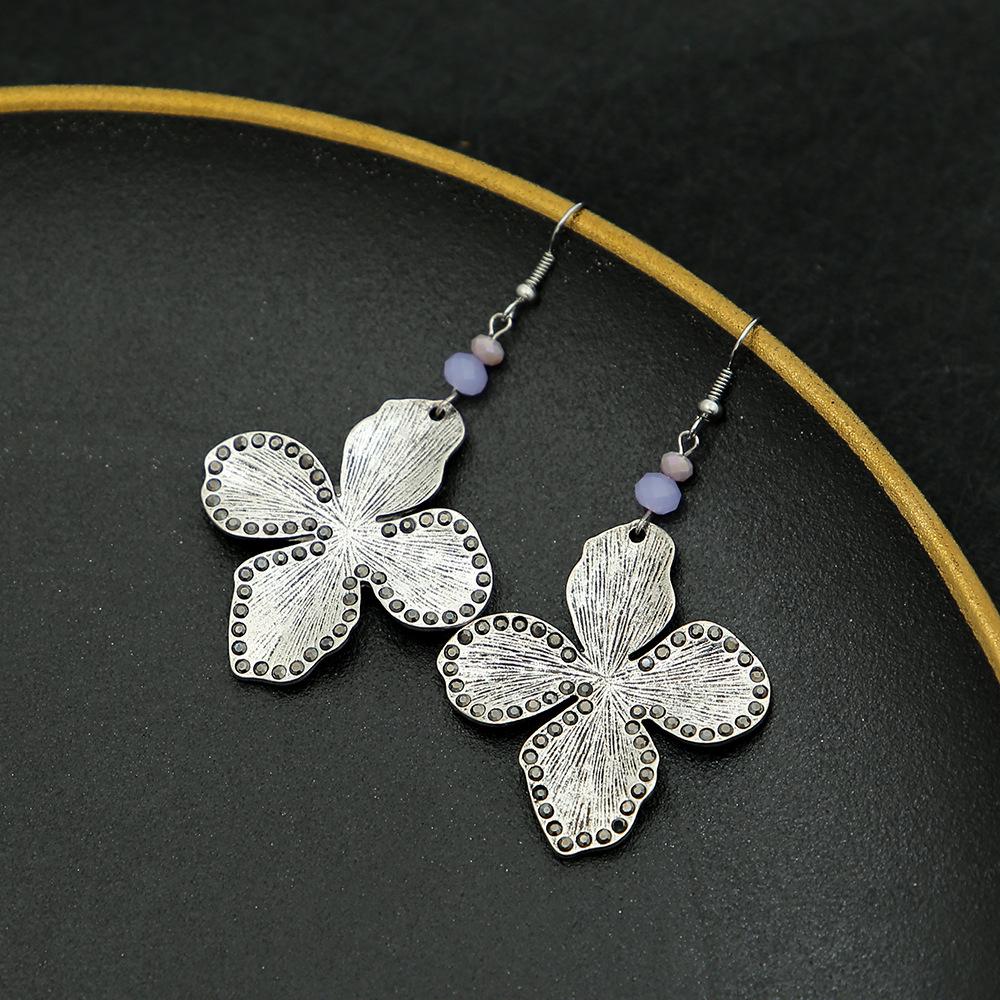 Retro Four-Leaf Clover Earrings with Bold Design, Brushed Stripes, and Alloy Finish for Women античный серебряного
Retro Four-Leaf Clover Earrings with Bold Design, Brushed Stripes, and Alloy Finish for Women античный серебряного