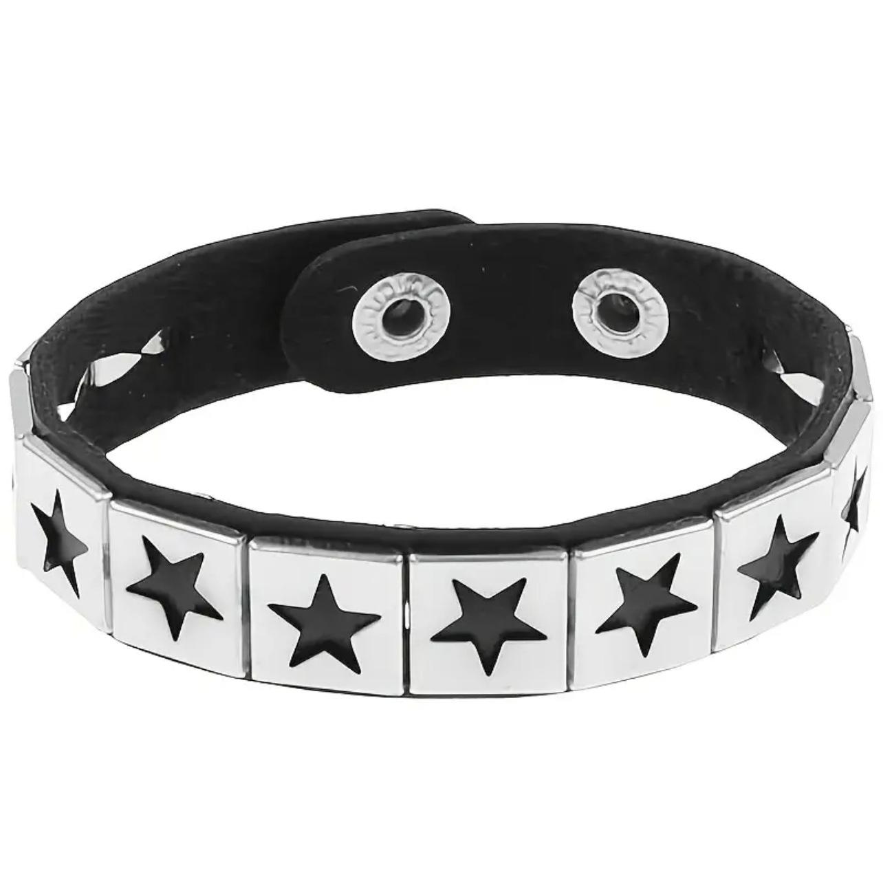 1 шт./4 шт. Модный многослойный широкий кожаный браслет Панк Доминирующий заклепка Пятиконечная звезда Ремешок на запястье Персонализированный браслет 1pc
1 шт./4 шт. Модный многослойный широкий кожаный браслет Панк Доминирующий заклепка Пятиконечная звезда Ремешок на запястье Персонализированный браслет 1pc