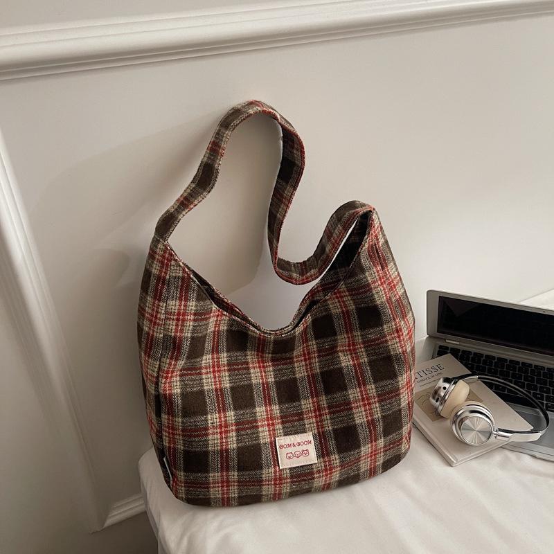 New plaid casual handbag lightweight large-capacity commuting shoulder bag class shopping student bag
New plaid casual handbag lightweight large-capacity commuting shoulder bag class shopping student bag