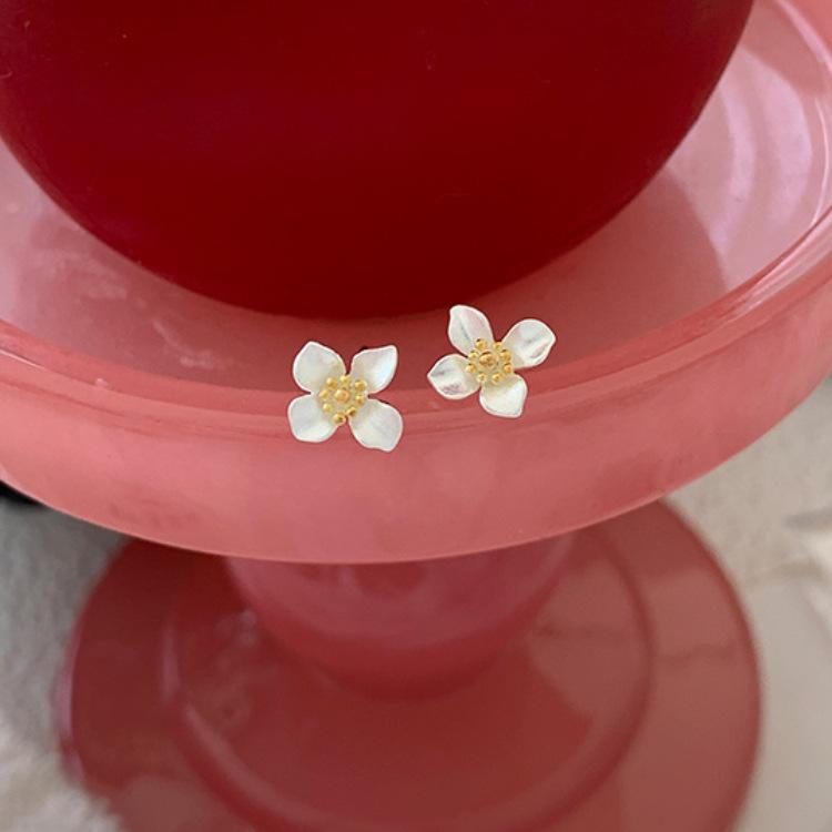 High-End Gardenia Earrings: Sweet, Fresh Small Flower Design for Fashion-Forward Women, Versatile & Creative Jewelry .
High-End Gardenia Earrings: Sweet, Fresh Small Flower Design for Fashion-Forward Women, Versatile & Creative Jewelry .