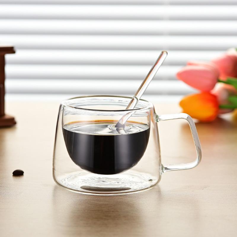 Двухслойная стеклянная термостакан с ручкой, устойчивая к высоким температурам и прозрачная для чая с молоком и кофе 200ml
Двухслойная стеклянная термостакан с ручкой, устойчивая к высоким температурам и прозрачная для чая с молоком и кофе 200ml