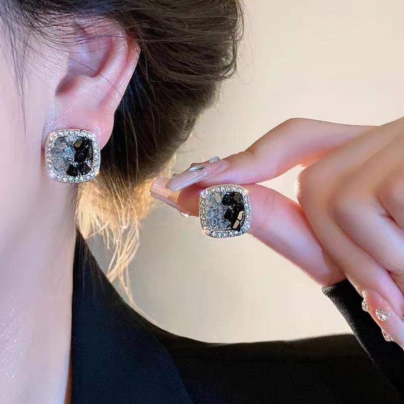 Retro Black Crystal Zircon Square Earrings For Women One Size чорний
Retro Black Crystal Zircon Square Earrings For Women One Size чорний