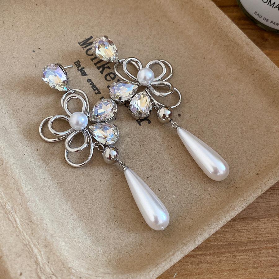 K real gold electroplated silver needle inlaid pearl flower earrings simple fashion stud earrings light luxury high-end earrings women
K real gold electroplated silver needle inlaid pearl flower earrings simple fashion stud earrings light luxury high-end earrings women