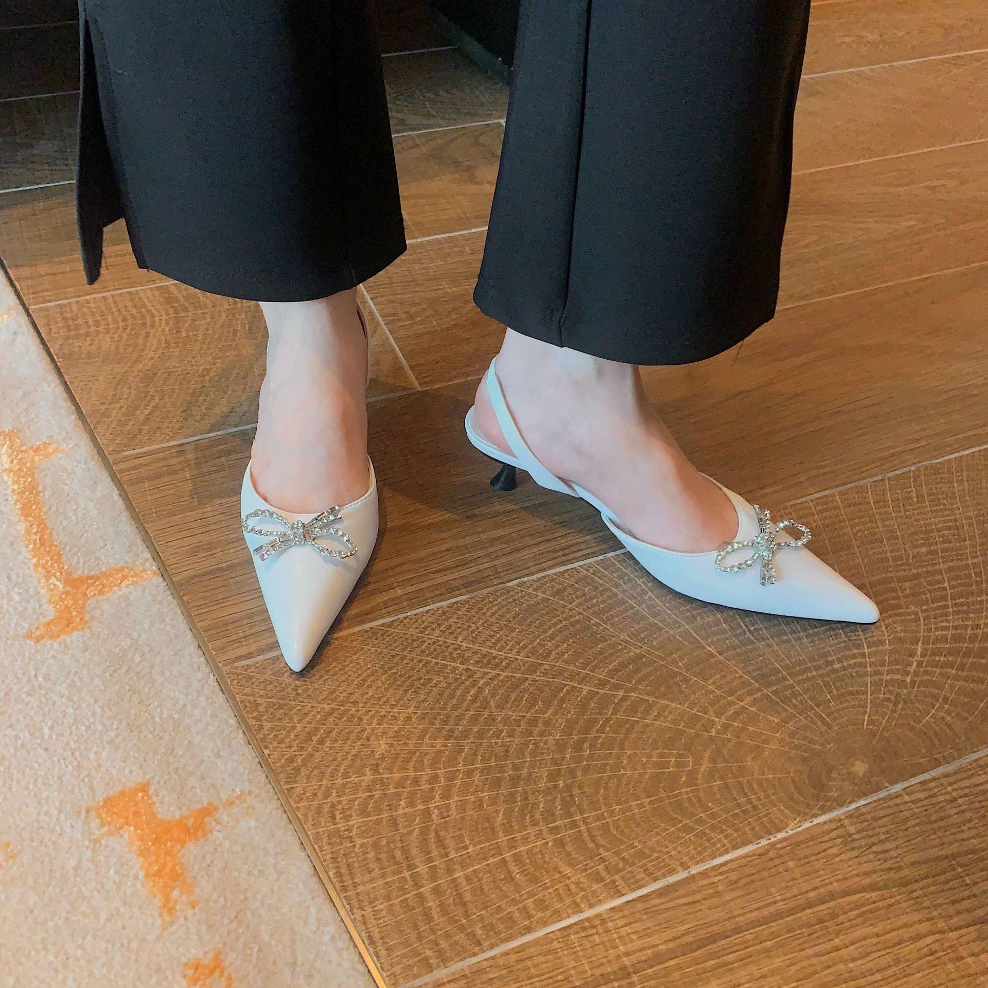 Мода 2024 года, женские босоножки с эластичным ремешком сзади, туфли на высоком каблуке с открытой пяткой, элегантные женские туфли-лодочки для офиса, летние тапочки с кристаллами, мокасины с бантом 5 белый
Мода 2024 года, женские босоножки с эластичным ремешком сзади, туфли на высоком каблуке с открытой пяткой, элегантные женские туфли-лодочки для офиса, летние тапочки с кристаллами, мокасины с бантом 5 белый