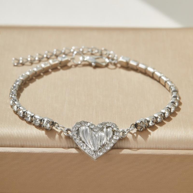 Exquisite Sparkling Zircon Inlaid Heart Bracelet, Women s Fashion Trend Wedding Banquet Zircon Accessories Gifts
Exquisite Sparkling Zircon Inlaid Heart Bracelet, Women s Fashion Trend Wedding Banquet Zircon Accessories Gifts