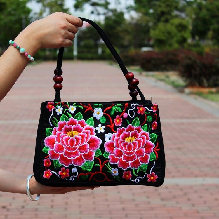 2026 New Fashion Embroidery Women Small Handbags National Floral Embroidered Lady Top-handle Bags Single-layer Beading Falp Carrier красный
2026 New Fashion Embroidery Women Small Handbags National Floral Embroidered Lady Top-handle Bags Single-layer Beading Falp Carrier красный
