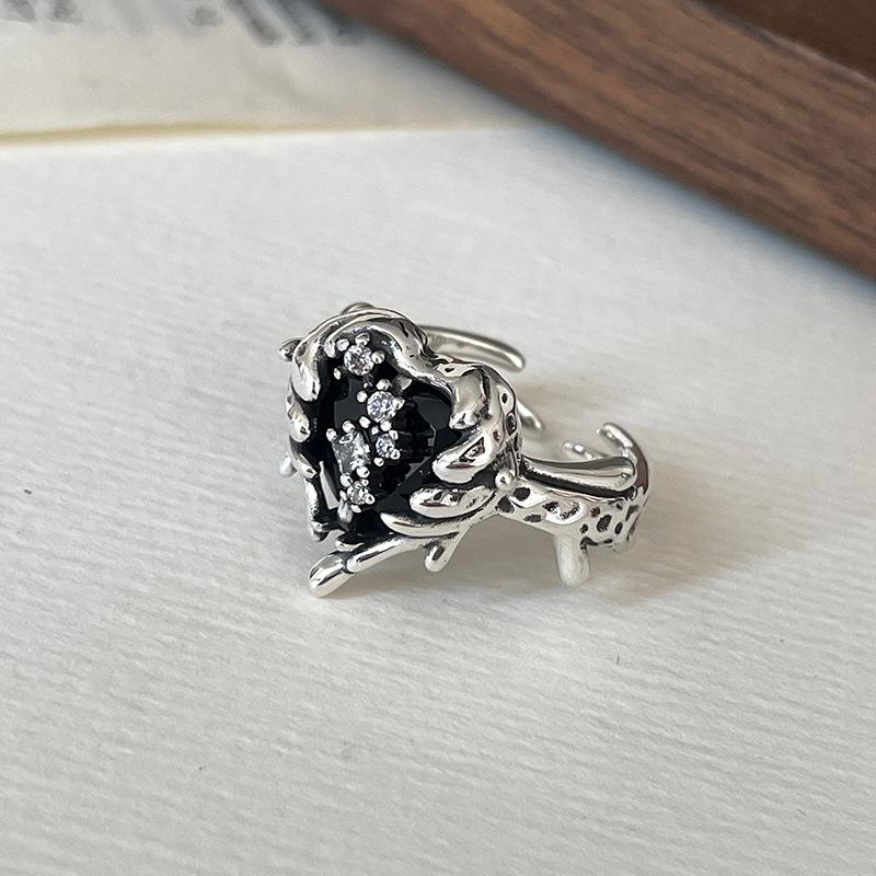 Black Zircon Dark Wind Love Texture Open Ring Women S Light Luxury Niche Design Exquisite High-End Personality Adjustable opening
Black Zircon Dark Wind Love Texture Open Ring Women S Light Luxury Niche Design Exquisite High-End Personality Adjustable opening
