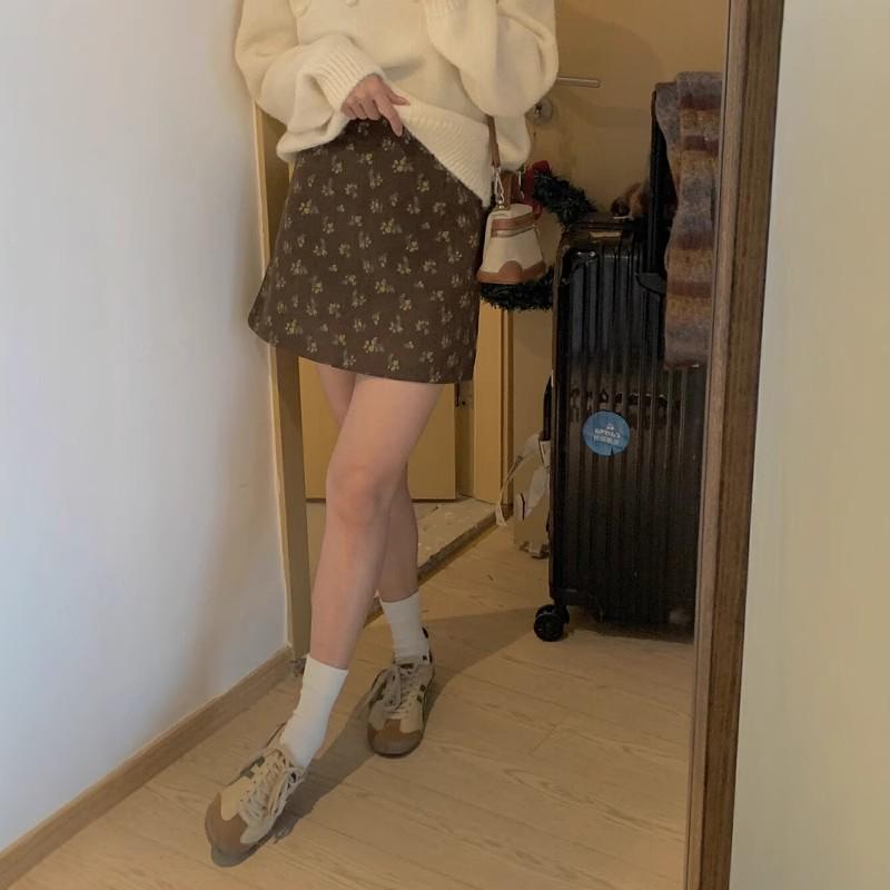 Women s Slimming Floral Corduroy A-Line Midi Skirt, High Waist, Plus Size, Anti-Exposure, Autumn/Winter 2025 Collection. Extra Small
Women s Slimming Floral Corduroy A-Line Midi Skirt, High Waist, Plus Size, Anti-Exposure, Autumn/Winter 2025 Collection. Extra Small